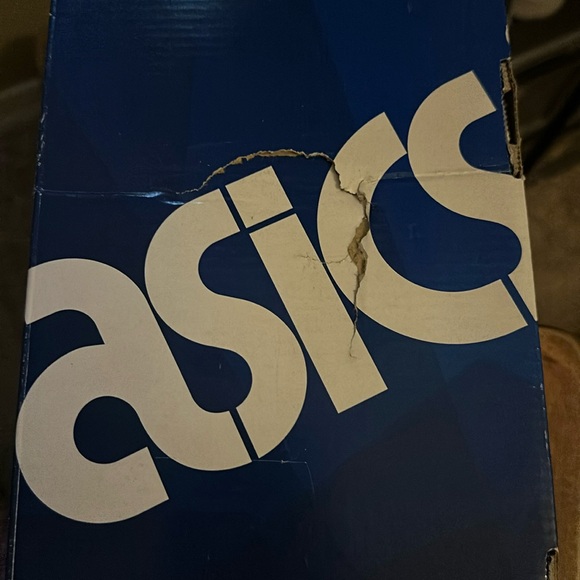 ASICS - Picture 8 of 8